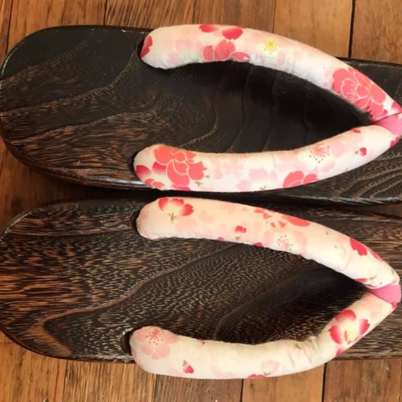 Womens Japanese sandals, sz 7 - Picture 2 of 4